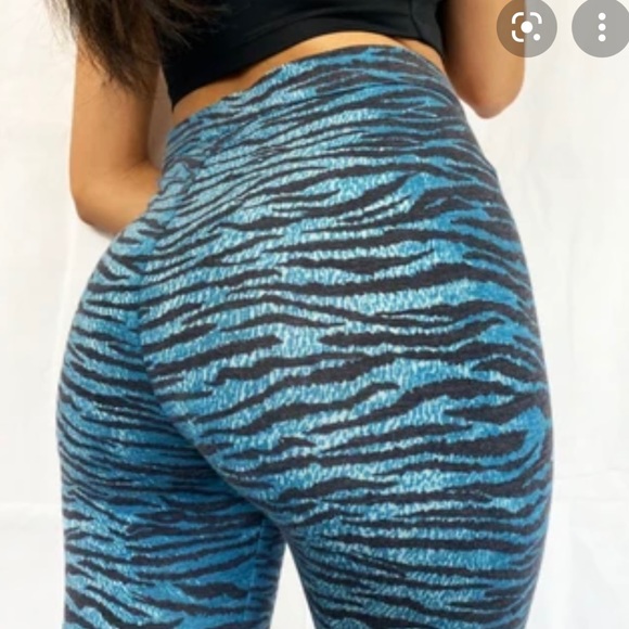 ‼️SOLD‼️ Kenzo x H&M blue tiger print wool leggings - Picture 4 of 9